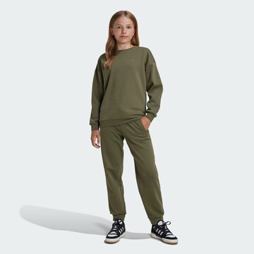 Effilé Pantalon ADIDAS ORIGINALS en vert : devant