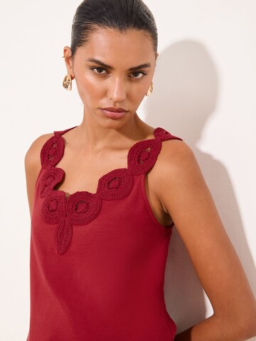 Lipsy Top in Rot