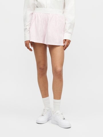 Nike Sportswear Широка кройка Панталон в розово: отпред