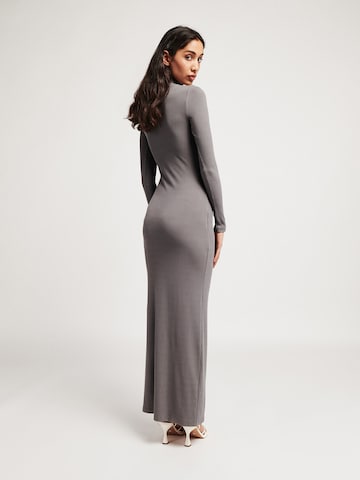 Robe 'Bella' Lezu en gris : derrière