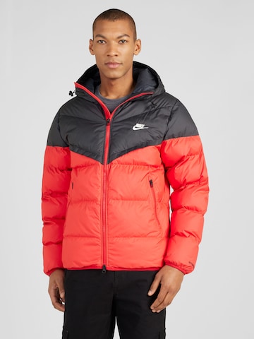 Giacca invernale di Nike Sportswear in rosso: frontale