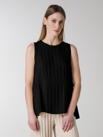 DEHA Top in Black: front