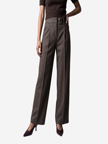Wide leg Pantaloni di Dilvin in marrone: frontale