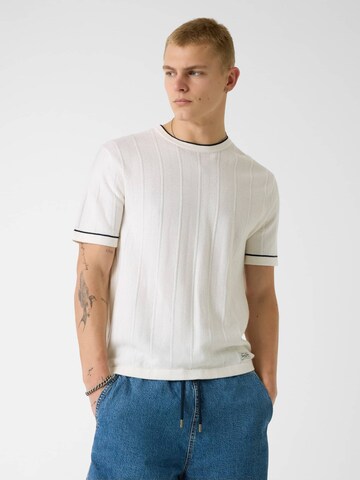 GUESS Sweater in White: front