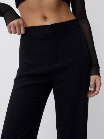 Pull&Bear Regular Trousers in Black