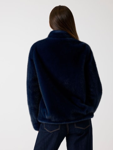 GUESS Between-Season Jacket in Blue