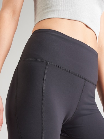 Reebok Skinny Workout Pants in Black