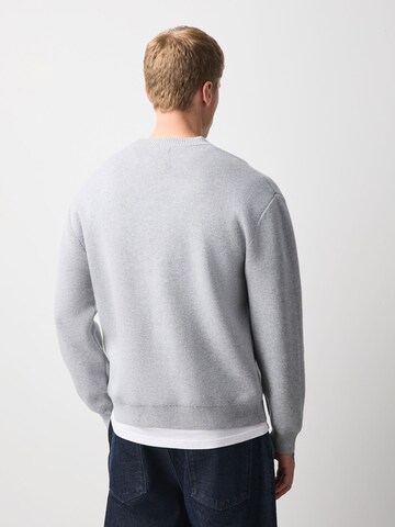 Next Pullover in Grau