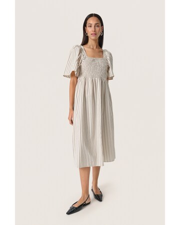 Robe 'Anvitte' SOAKED IN LUXURY en beige