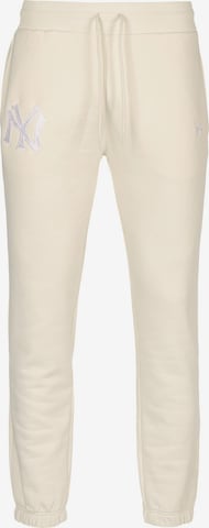 NEW ERA Tapered Broek 'New York Yankees' in Beige: voorkant