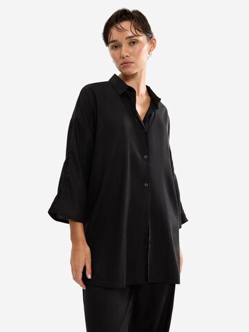 TRIUMPH Beach-Hemd ' Red Label Summer Wear ' in Schwarz: Vorderseite