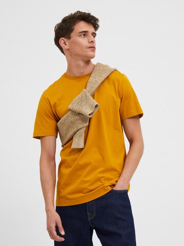 T-Shirt 'Norman' SELECTED HOMME en jaune