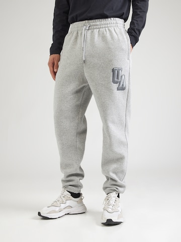 UNDER ARMOUR - Tapered Pantalón deportivo en gris: frente