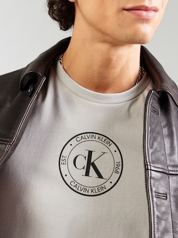 T-Shirt Calvin Klein Jeans en gris