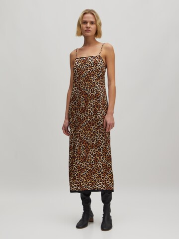 Robe 'Thora' EDITED en marron : devant