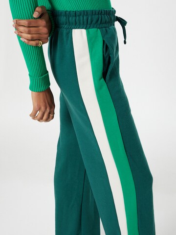 Wide leg Pantaloni 'SAFINE' di The Jogg Concept in verde