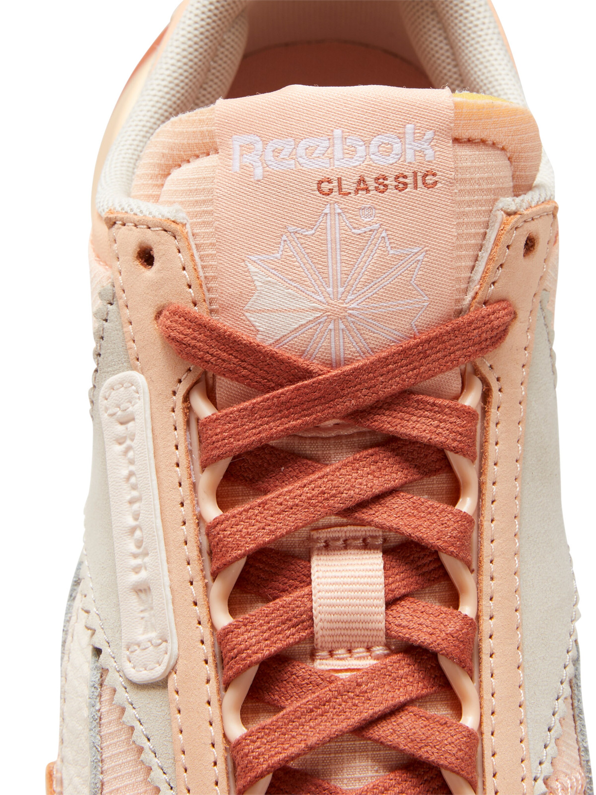 Reebok Sneaker in Beige