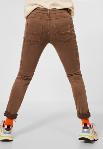STREET ONE Slimfit Broek 'York' in Bruin