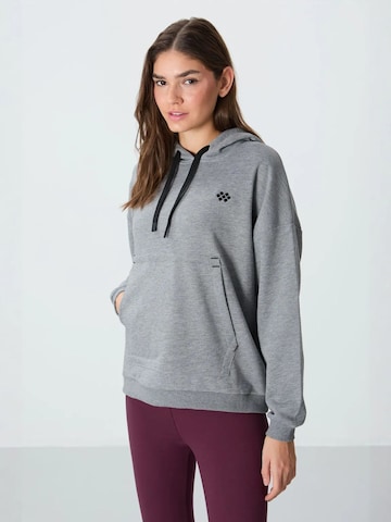 Tommy Life Sweatshirt in Grey: front