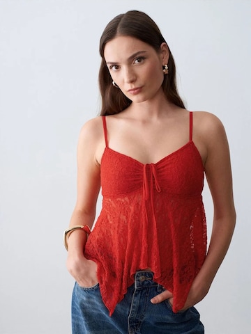 Top di Dilvin in rosso