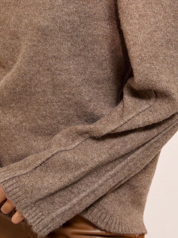 Friends Like These Pullover in Beige