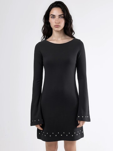 Qu Style Dress in Black: front