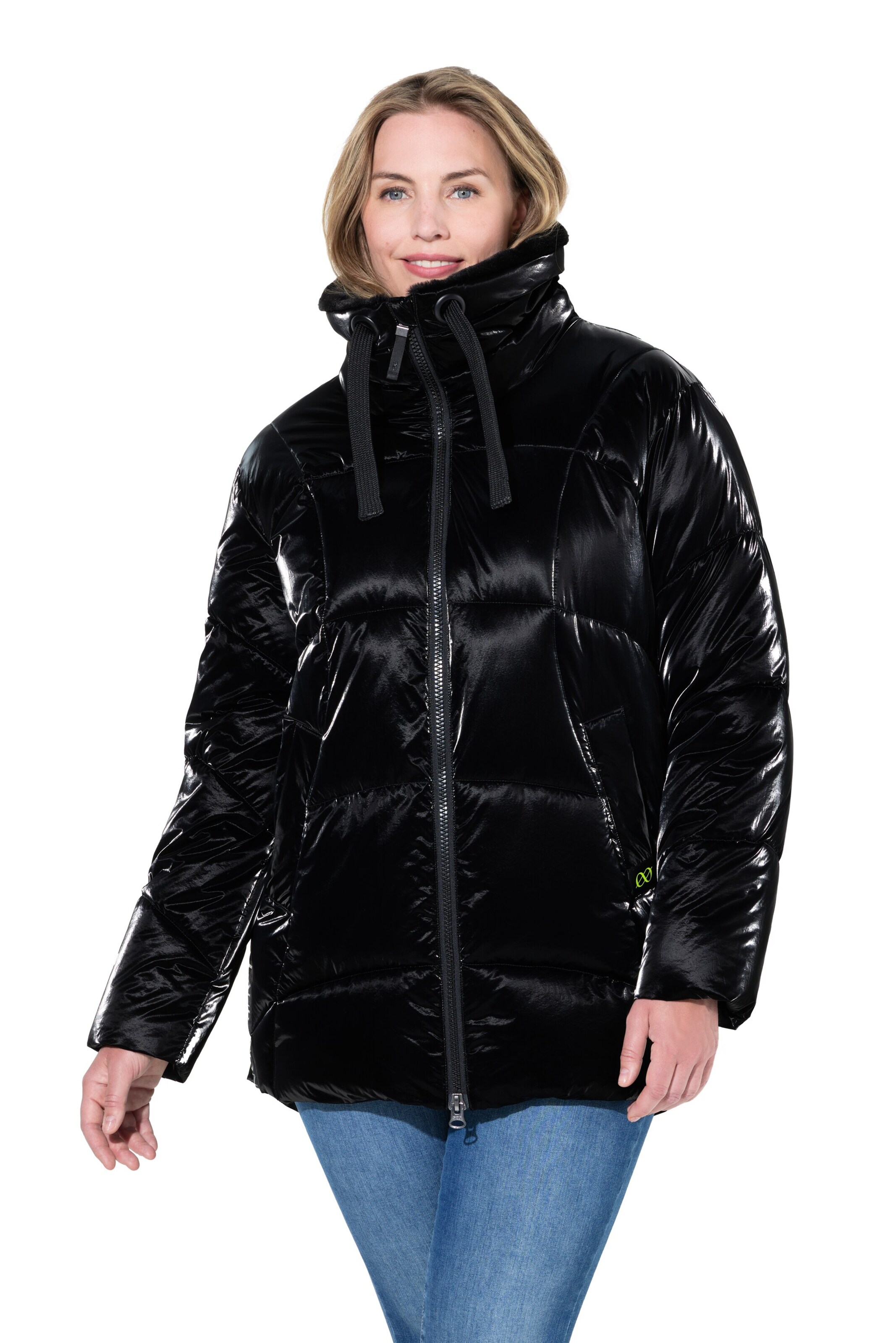 LAURASØN Winter Jacket in Black: front