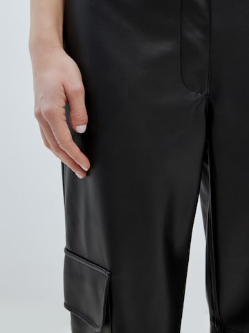 Wide leg Pantaloni cargo 'Jill' di EDITED in nero