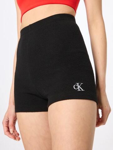 Calvin Klein Jeans Skinny Shorts in Schwarz