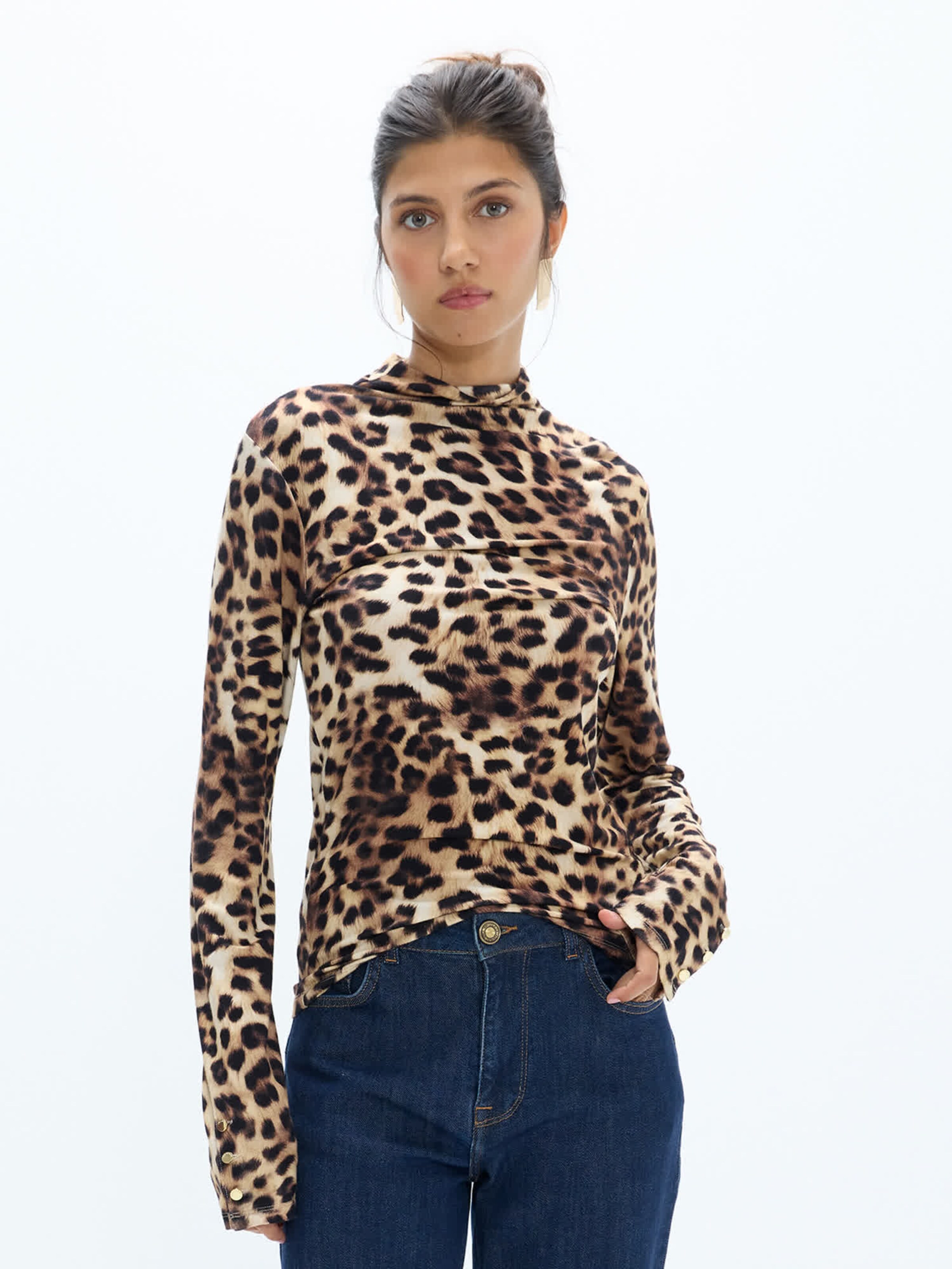 Lola Casademunt - Camiseta en marrón: frente