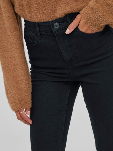 VILA Skinny Jeans in Zwart