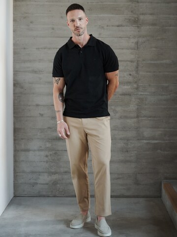DAN FOX APPAREL Футболка 'Essential' в Черный