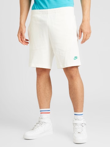 Regular Pantalon 'CLUB' Nike Sportswear en blanc : devant