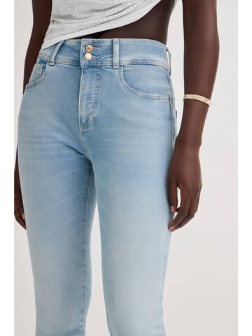 GUESS Skinny Jeans in Blau