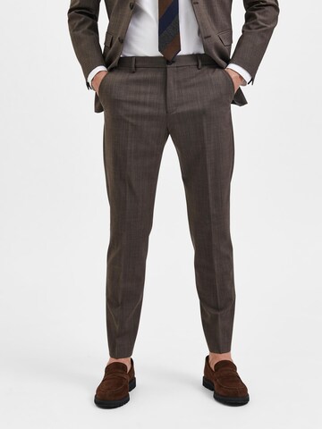 SELECTED HOMME Slim fit Pleated Pants 'Elon' in Brown: front