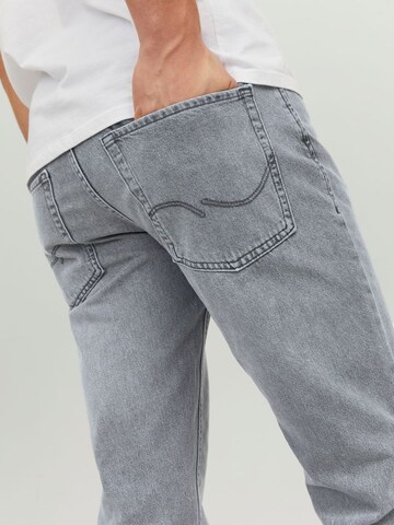 JACK & JONES Tapered Jeans 'Mike' in Grau