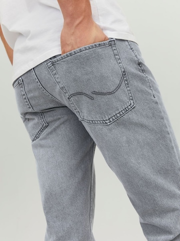 JACK & JONES Tapered Jeans 'Mike' in Grijs