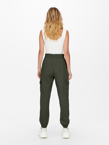 Effilé Pantalon cargo 'ONLARIS' ONLY en vert