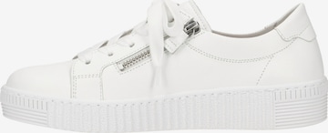 Baskets basses GABOR en blanc : devant