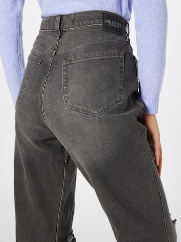 HOLLISTER Loosefit Jeans in Zwart