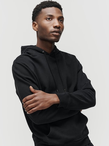 SANVT Sweatshirt 'The Hooded Sweatshirt' in Schwarz