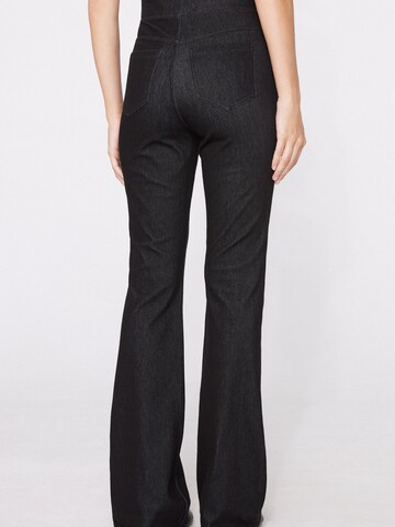 Tezenis Flared Schlaghose aus Extra-Stretch-Denim in Schwarz