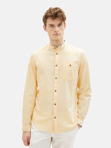 Coupe regular Chemise TOM TAILOR en jaune : devant