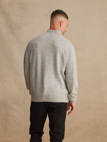 Pull-over 'Hassan' DAN FOX APPAREL en gris