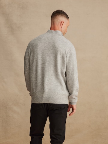 Pull-over 'Hassan' DAN FOX APPAREL en gris