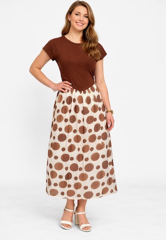 Elara Jurk in Bruin: voorkant