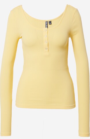 PIECES Μπλουζάκι 'Kitte' σε κίτρινο: μπροστά