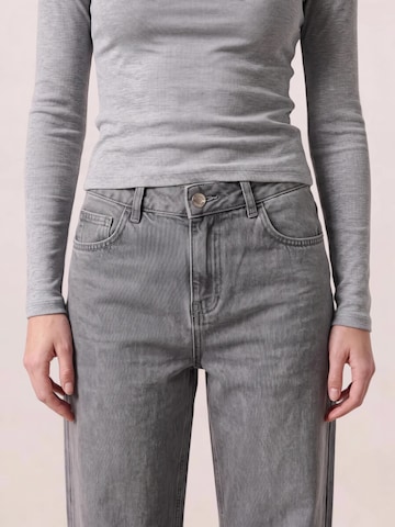 noar studios Regular Jeans in Grau