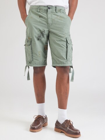 CAMP DAVID Regular Cargo Pants in Green: front