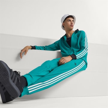 Effilé Pantalon de sport 'Liverpool FC Terrace Icons' ADIDAS ORIGINALS en vert